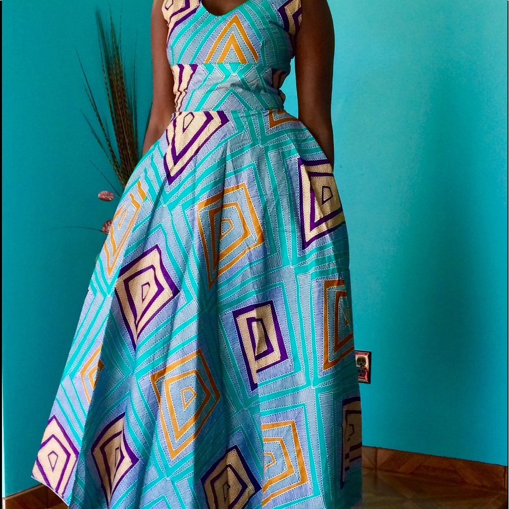 V-neck long Dress 👗 - Picture 2 of 4